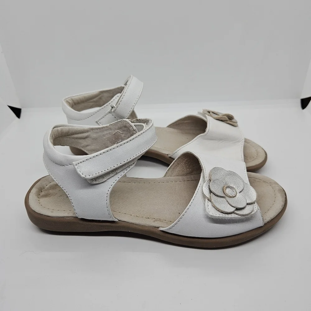 Kai white leather sandals with flower detail size 1.5